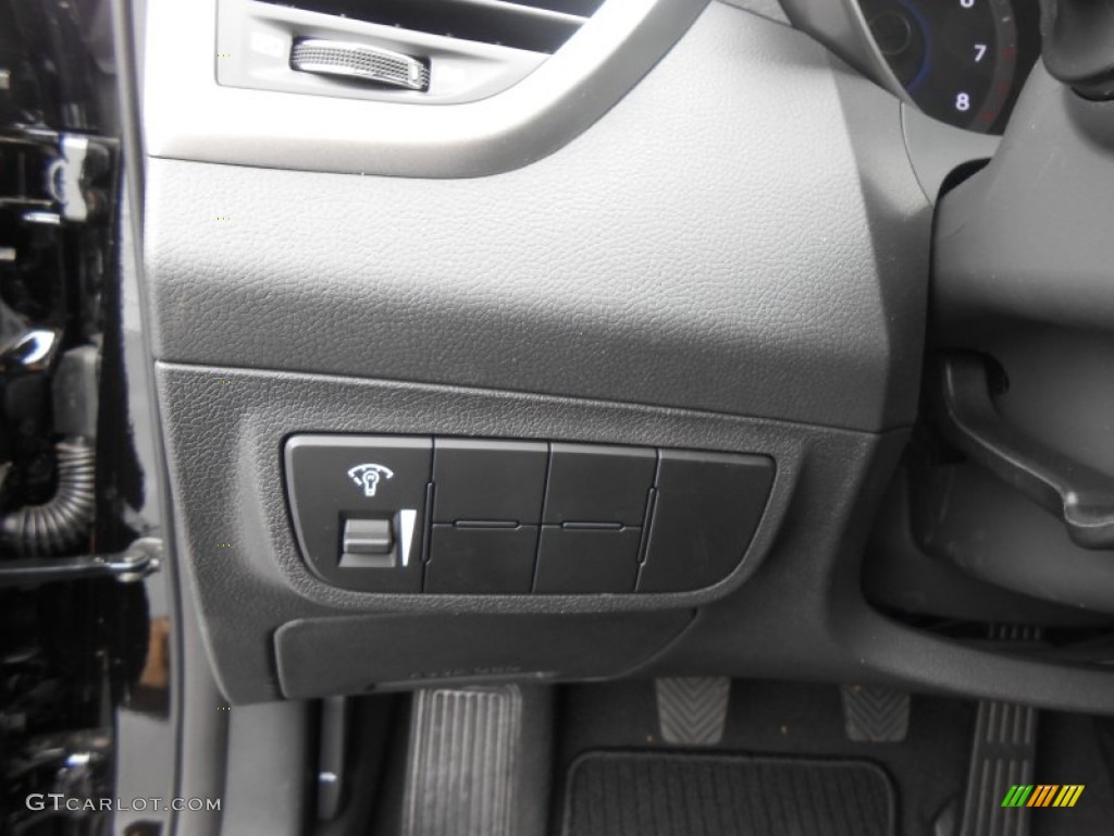2013 Hyundai Veloster RE:MIX Edition Controls Photo #77790119