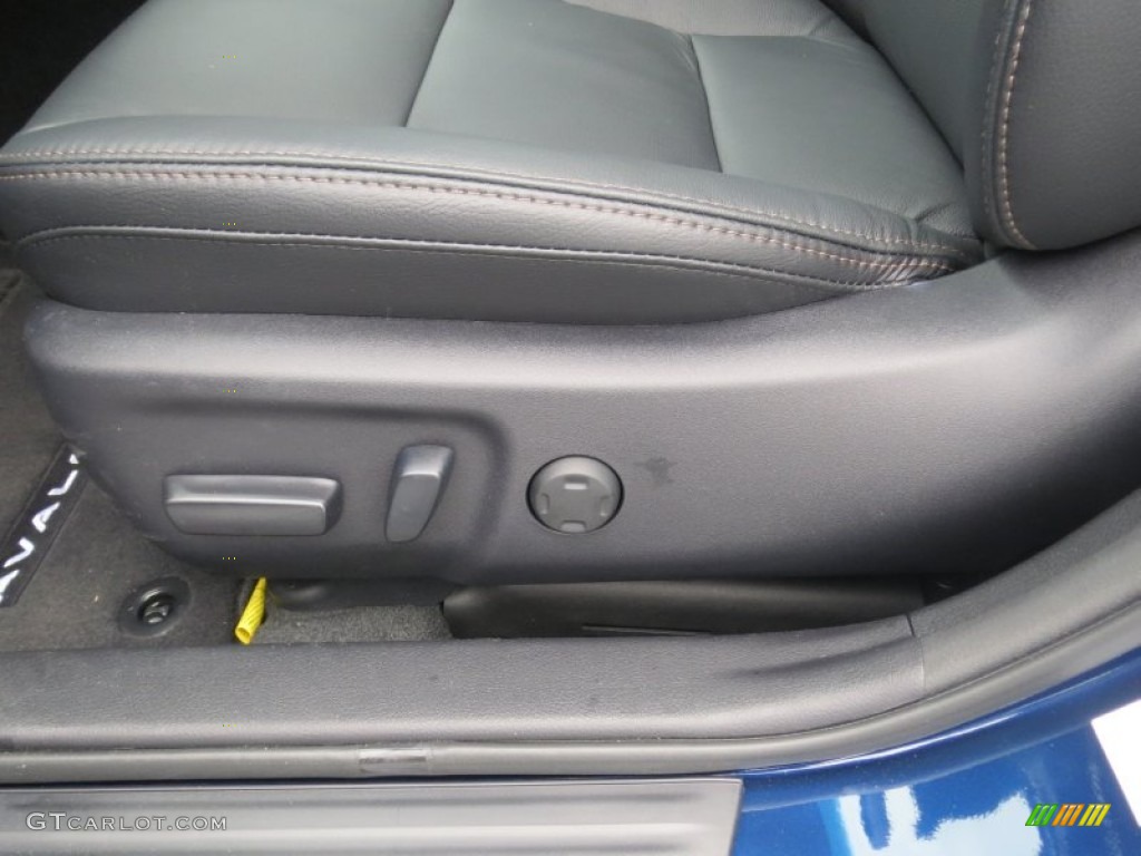 2013 Toyota Avalon XLE Front Seat Photo #77790720