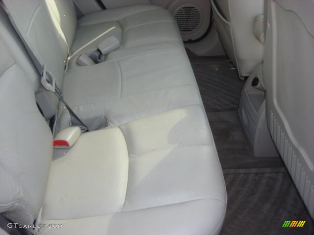 2003 VUE V6 AWD - White / Light Tan photo #15