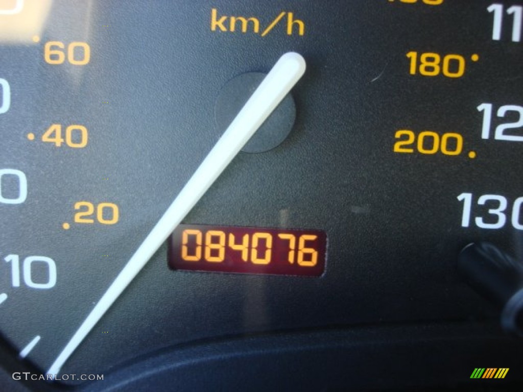 2003 VUE V6 AWD - White / Light Tan photo #20