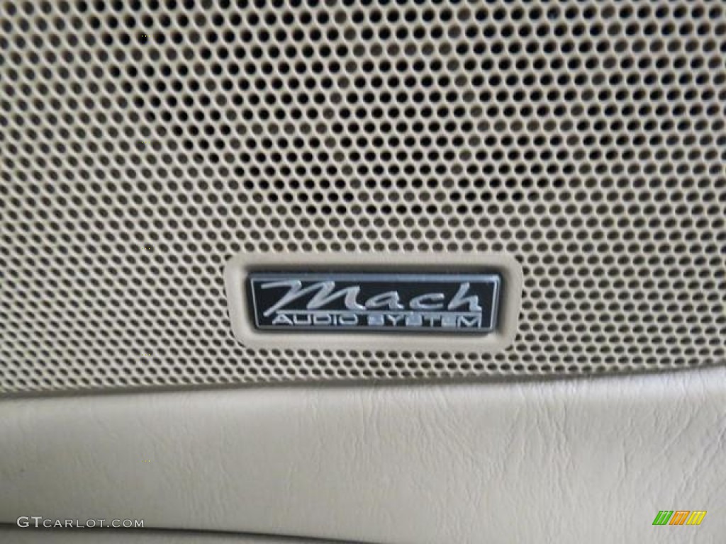 2002 Ford Expedition Eddie Bauer Audio System Photos