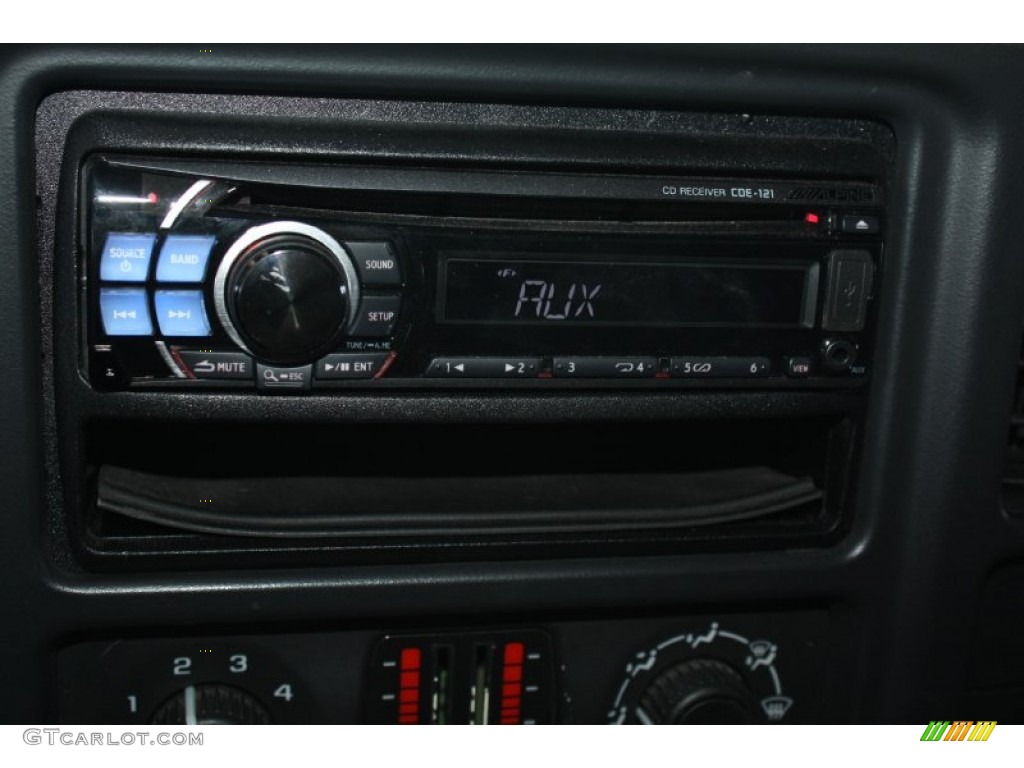 2004 Silverado 1500 LS Extended Cab - Black / Dark Charcoal photo #18