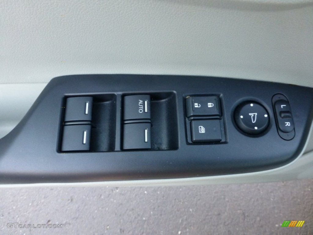 2012 Honda Civic Hybrid-L Sedan Controls Photo #77794096