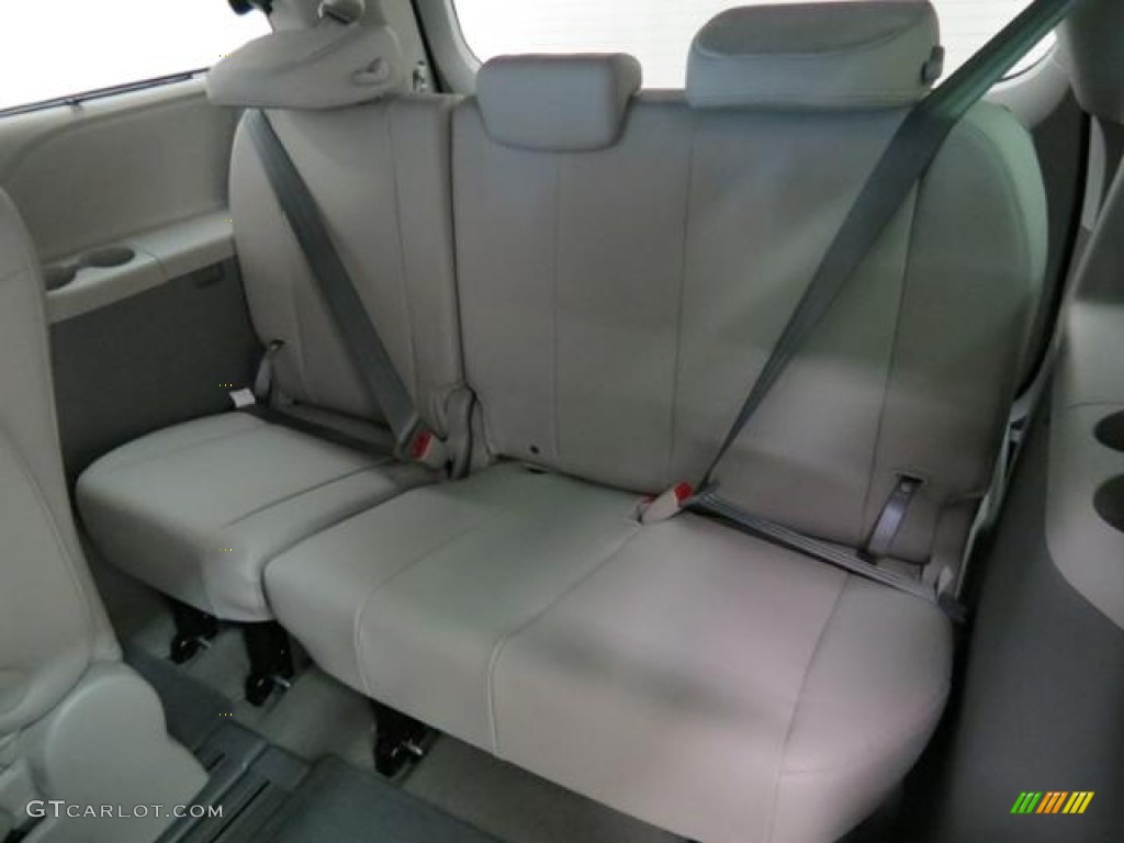 Light Gray Interior 2013 Toyota Sienna XLE Photo #77797568