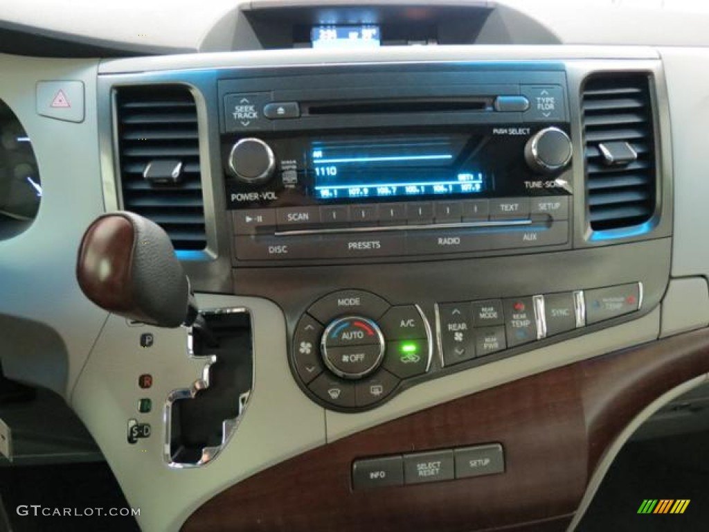 2013 Toyota Sienna XLE Controls Photo #77797679
