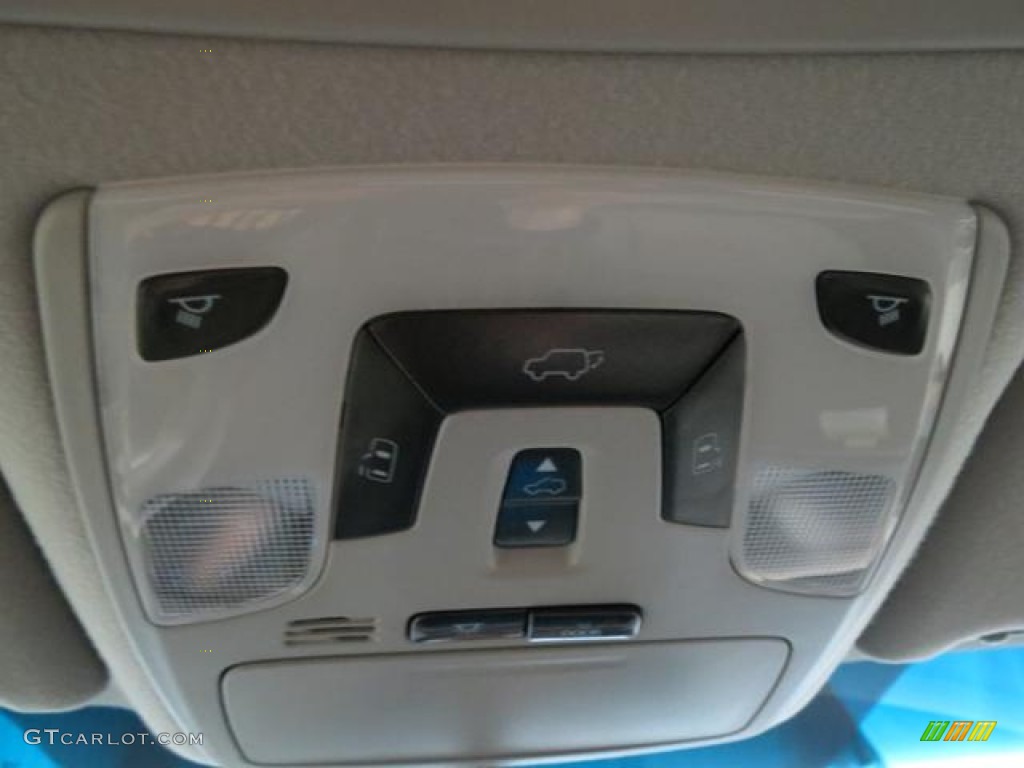2013 Toyota Sienna XLE Controls Photo #77797745