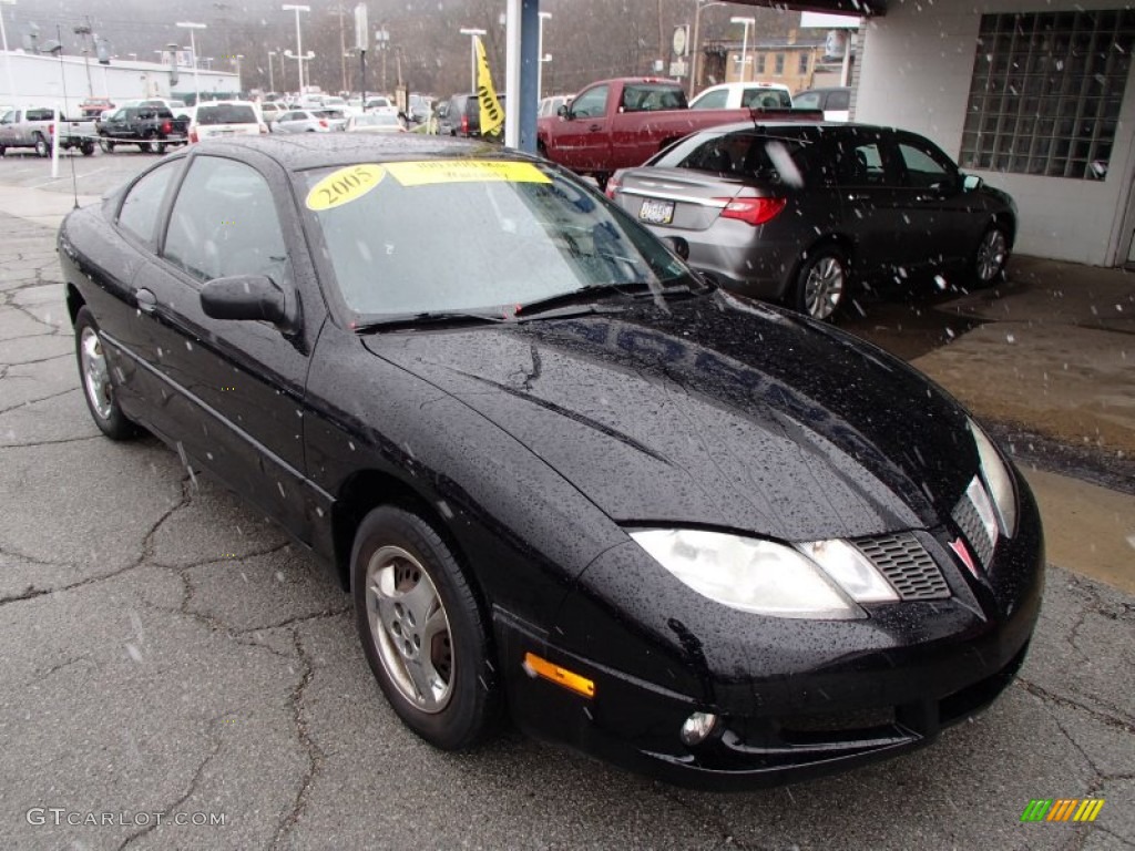 Black 2005 Pontiac Sunfire Coupe Exterior Photo #77798132