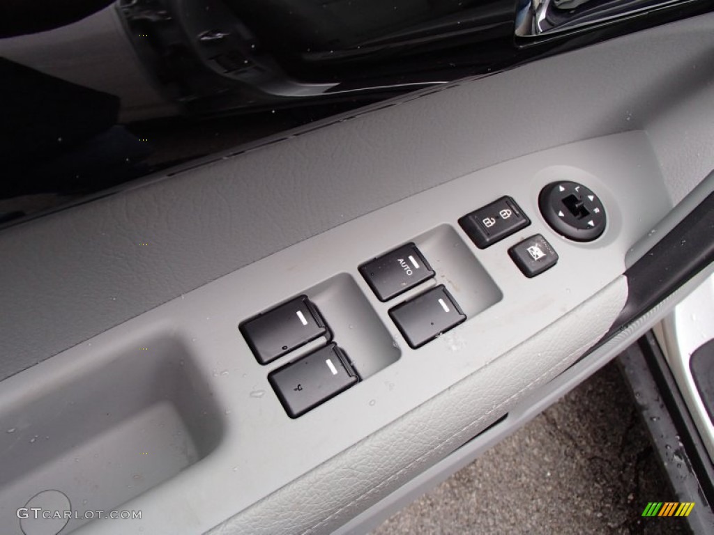 2013 Kia Sorento LX AWD Controls Photo #77800592