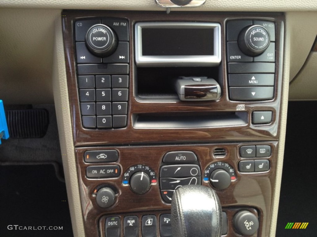 2005 Volvo XC90 V8 AWD Controls Photos