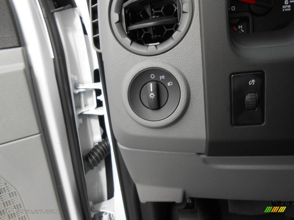 2013 Ford E Series Van E350 XL Extended Passenger Controls Photo #77801909