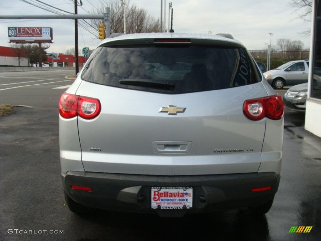 2011 Traverse LS AWD - Silver Ice Metallic / Dark Gray/Light Gray photo #5