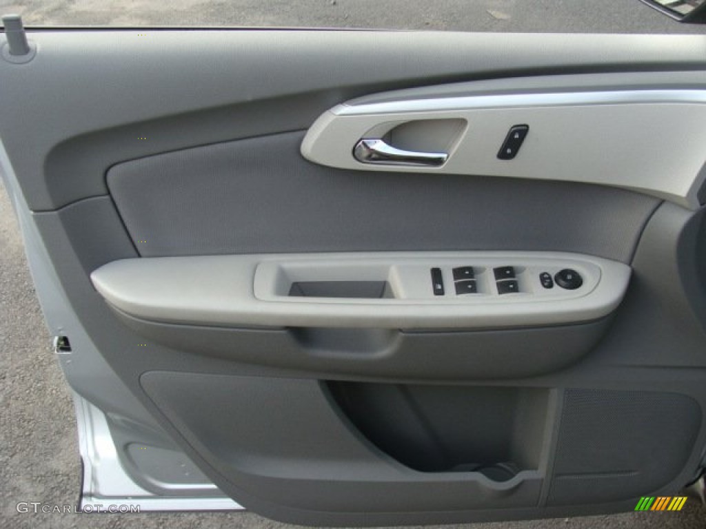 2011 Traverse LS AWD - Silver Ice Metallic / Dark Gray/Light Gray photo #6