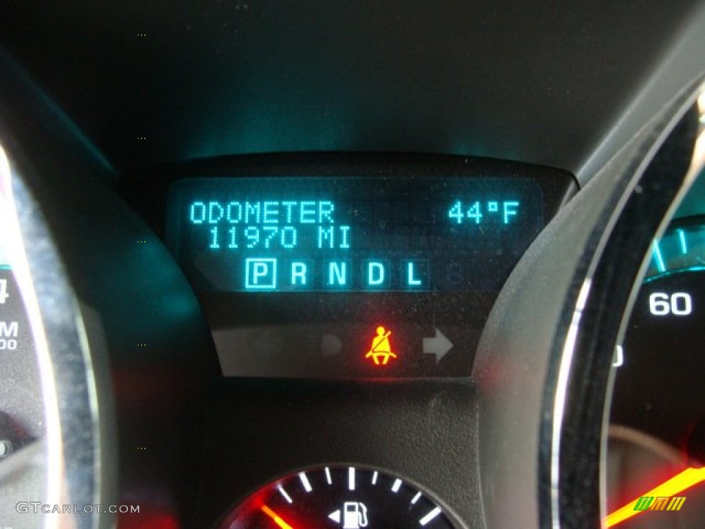 2011 Traverse LS AWD - Silver Ice Metallic / Dark Gray/Light Gray photo #10