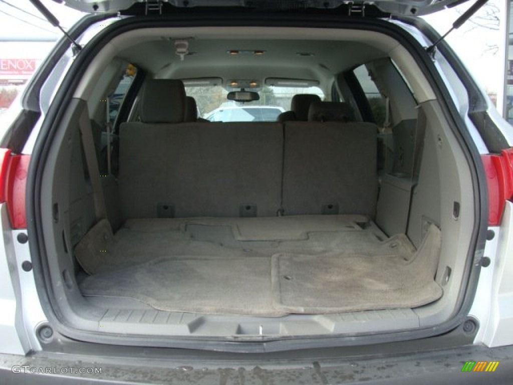 2011 Traverse LS AWD - Silver Ice Metallic / Dark Gray/Light Gray photo #13