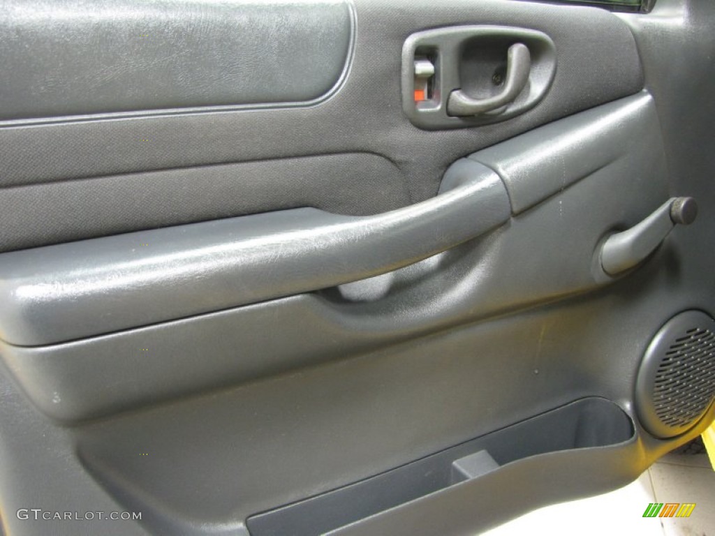 2003 S10 LS Regular Cab - Yellow / Graphite photo #7
