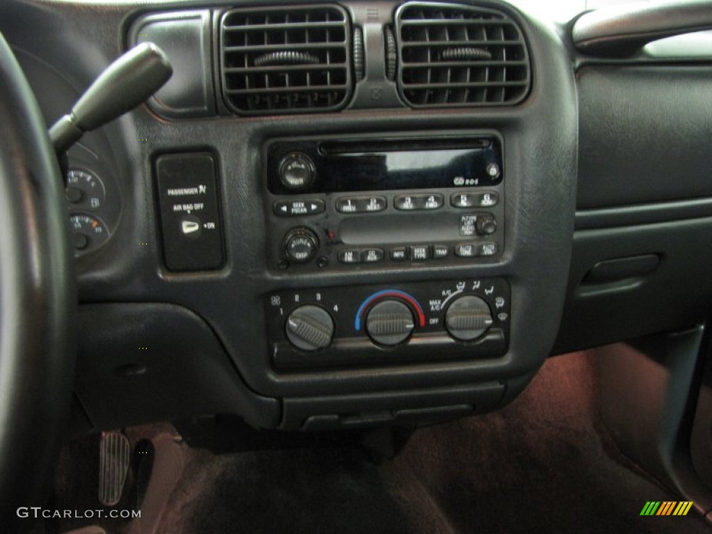 2003 S10 LS Regular Cab - Yellow / Graphite photo #14
