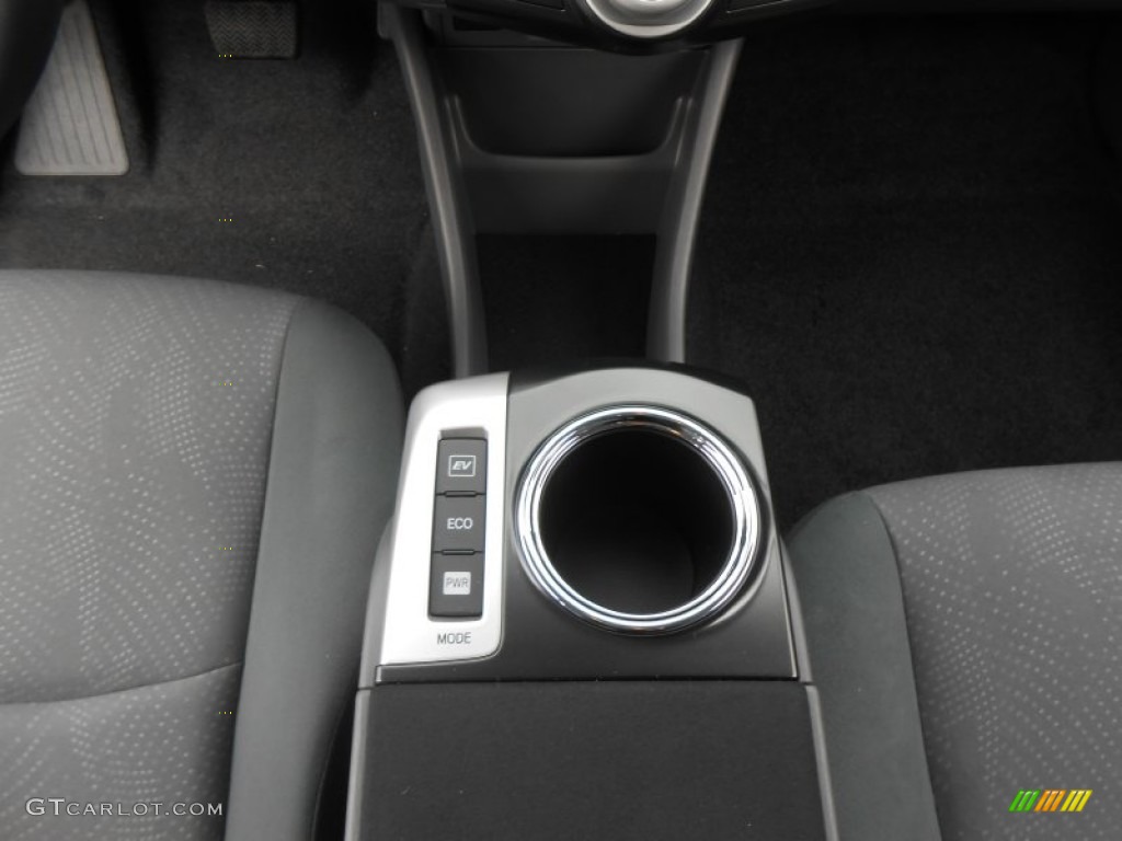 2013 Toyota Prius v Three Hybrid Controls Photo #77803571