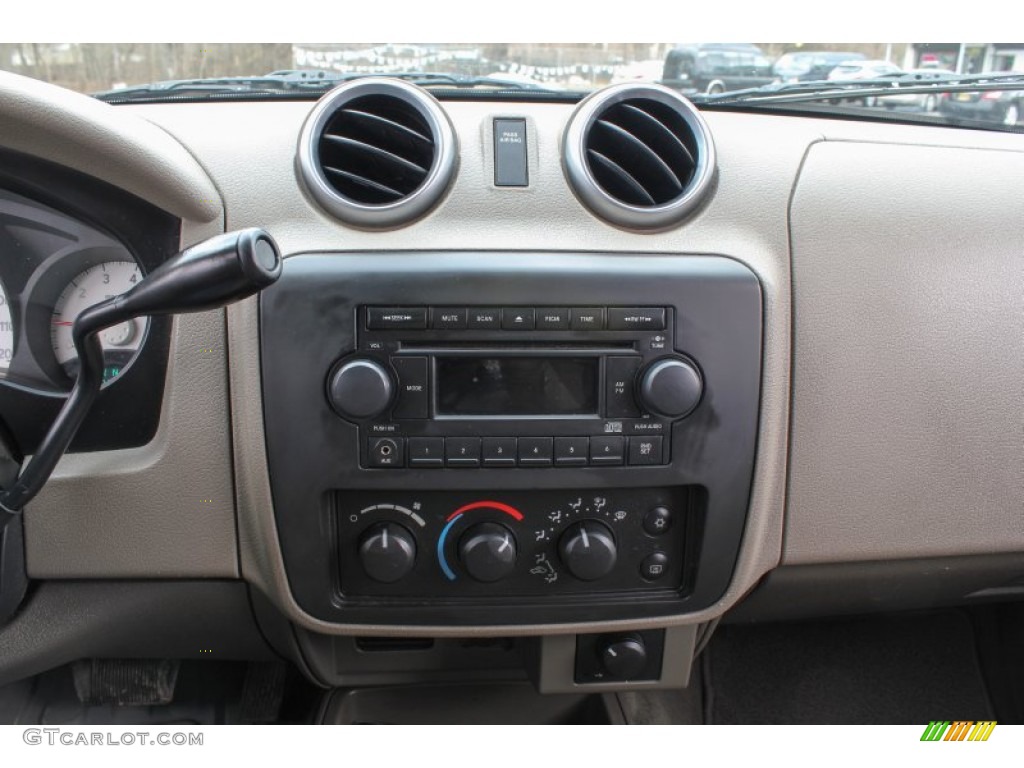 2006 Mitsubishi Raider DuroCross Double Cab 4x4 Controls Photos
