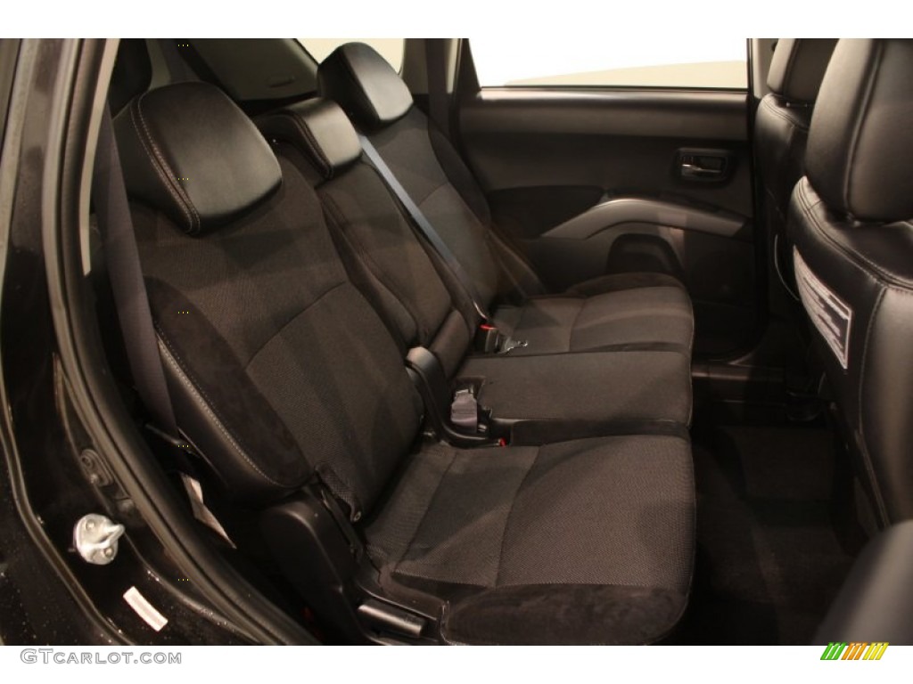 2010 Mitsubishi Outlander SE Rear Seat Photo #77804130