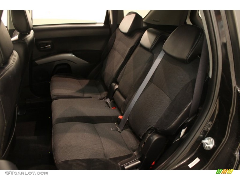 Black Interior 2010 Mitsubishi Outlander SE Photo #77804152