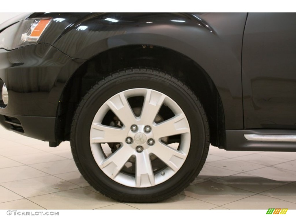 2010 Mitsubishi Outlander SE Wheel Photos