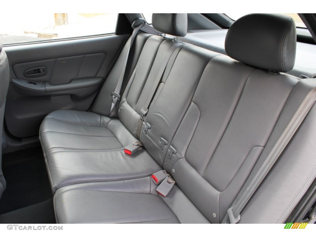 2005 Hyundai Elantra GLS Hatchback Rear Seat Photo #77804702