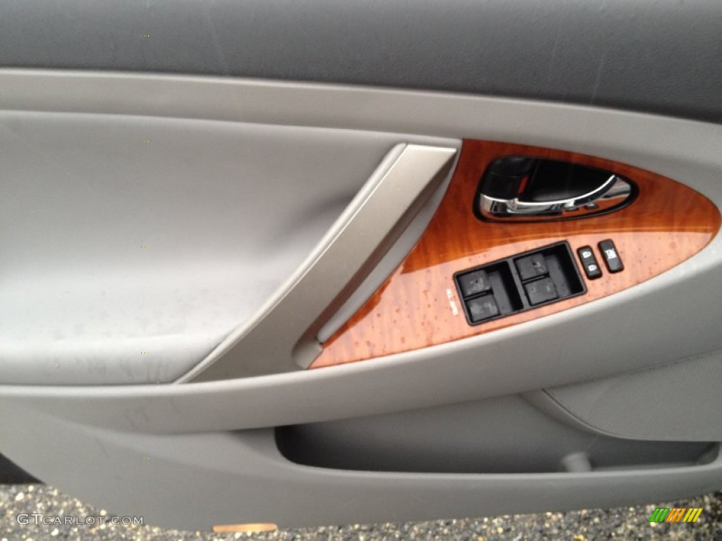 2010 Toyota Camry XLE Ash Gray Door Panel Photo #77810751