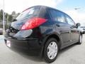 Super Black - Versa 1.8 S Hatchback Photo No. 5