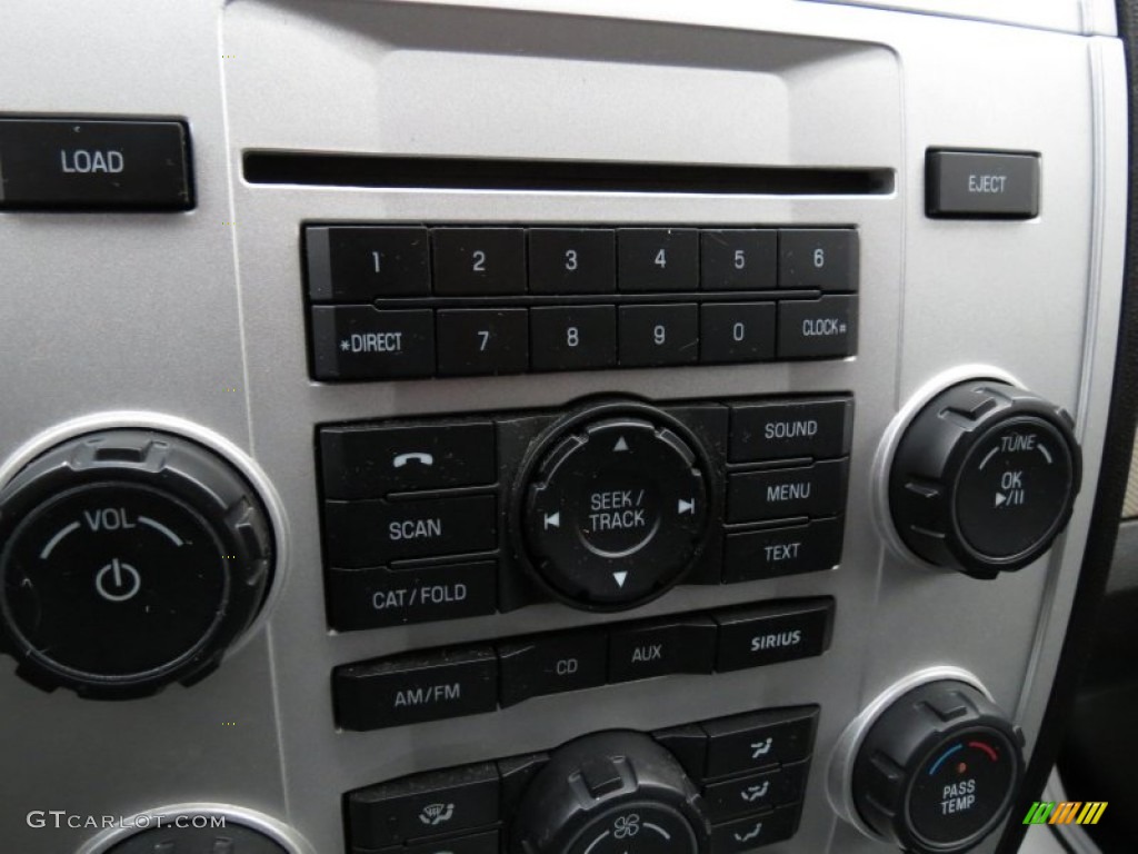 2010 Mercury Mariner I4 Premier Controls Photo #77813284