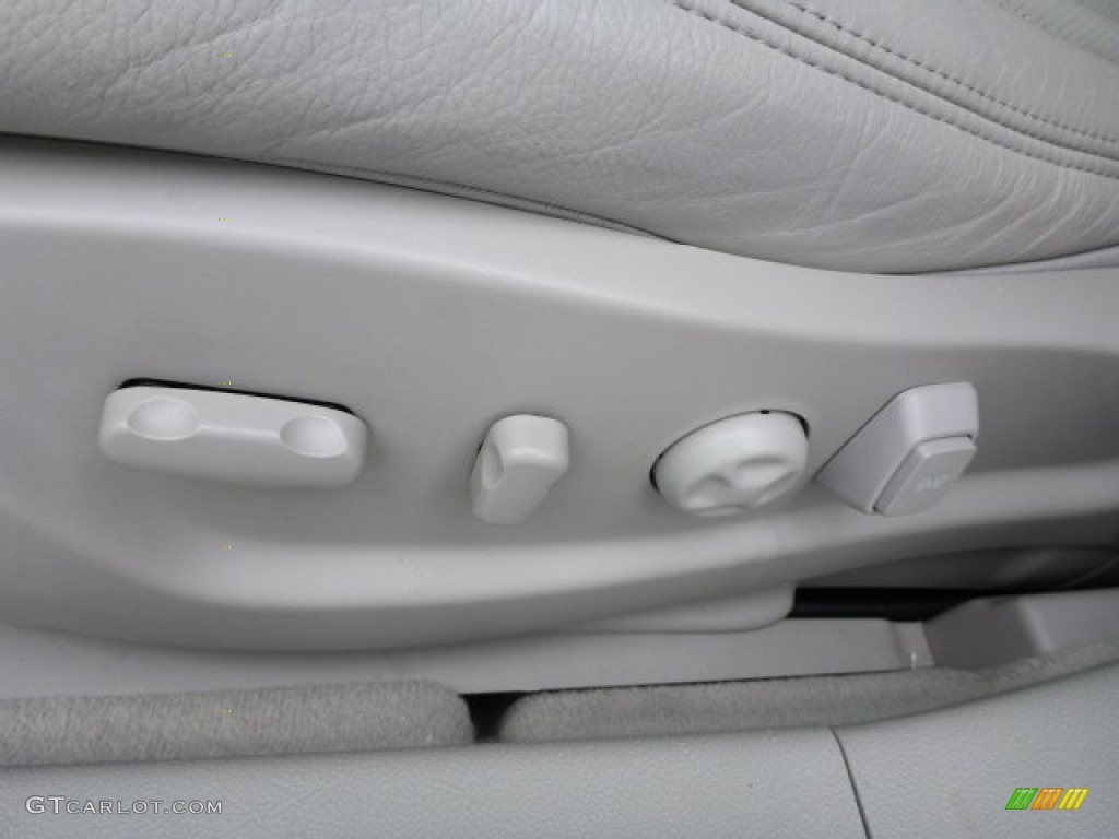 2011 Cadillac DTS Premium Controls Photo #77815325