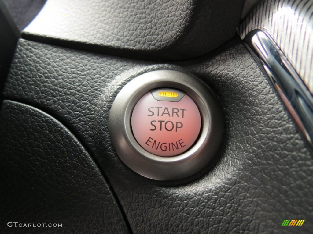 2013 Sentra SR - Red Brick / Charcoal photo #17