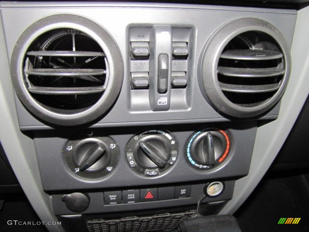 2010 Jeep Wrangler Unlimited Rubicon 4x4 Controls Photo #77816234