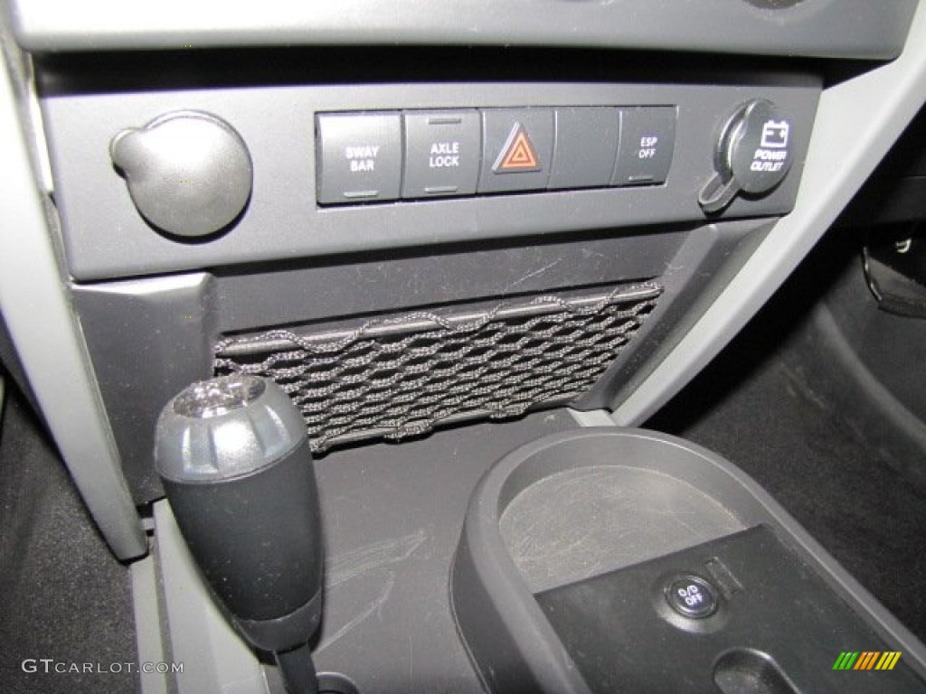 2010 Jeep Wrangler Unlimited Rubicon 4x4 Controls Photos