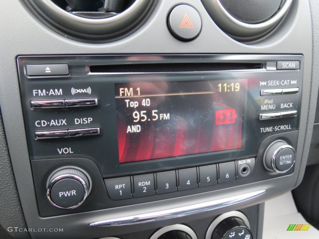 2013 Nissan Rogue S Audio System Photos