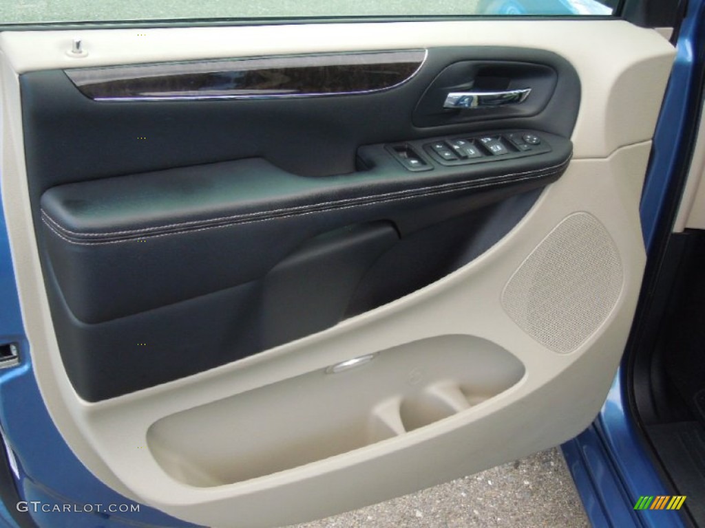 2012 Chrysler Town & Country Touring - L Black/Light Graystone Door Panel Photo #77818628