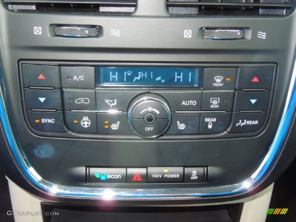 2012 Chrysler Town & Country Touring - L Controls Photo #77818637