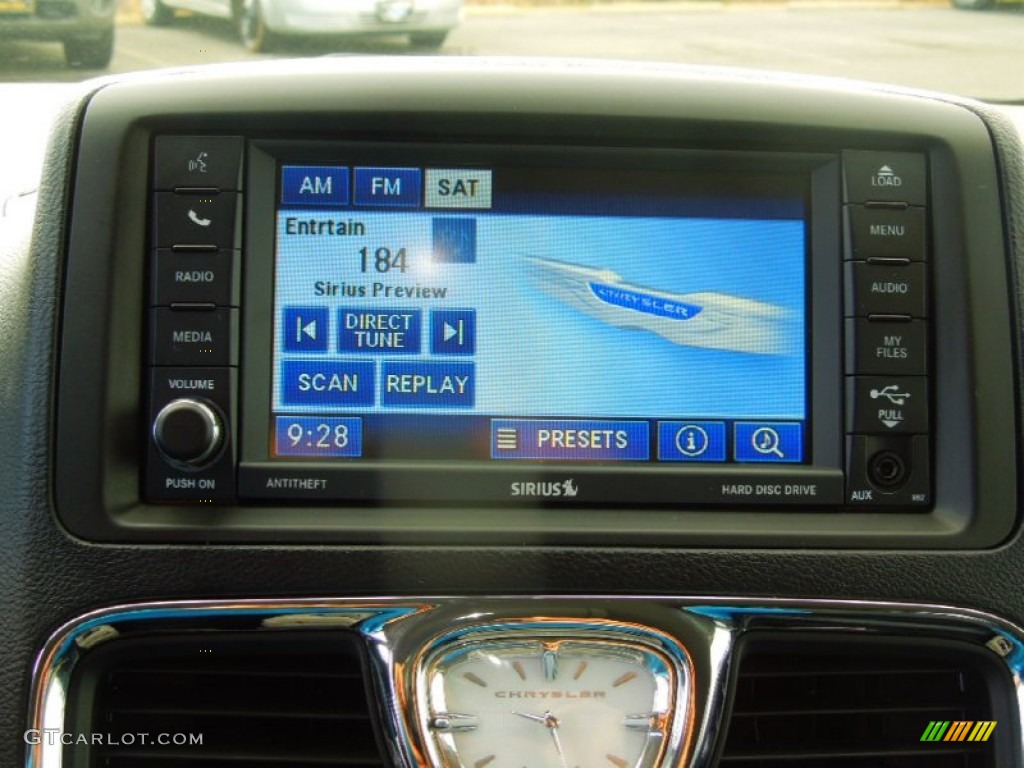 2012 Chrysler Town & Country Touring - L Controls Photo #77818640