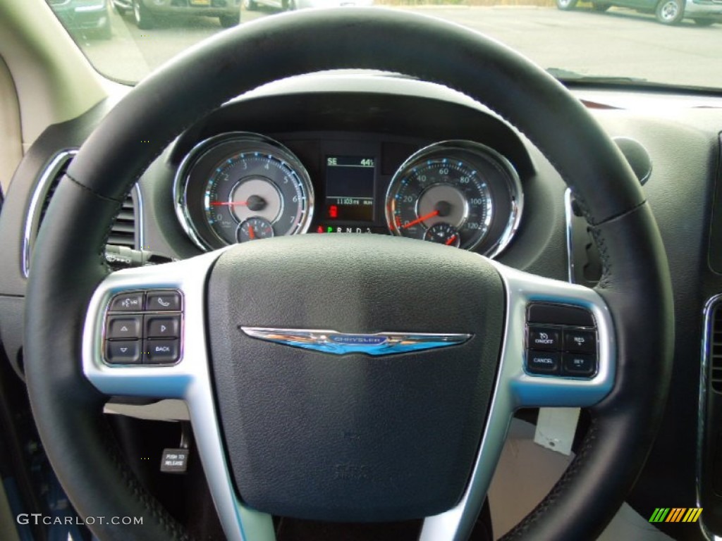 2012 Chrysler Town & Country Touring - L Steering Wheel Photos