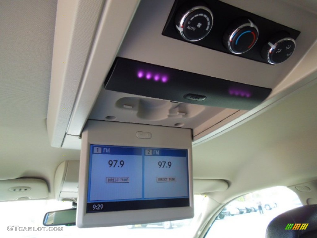 2012 Chrysler Town & Country Touring - L Entertainment System Photos