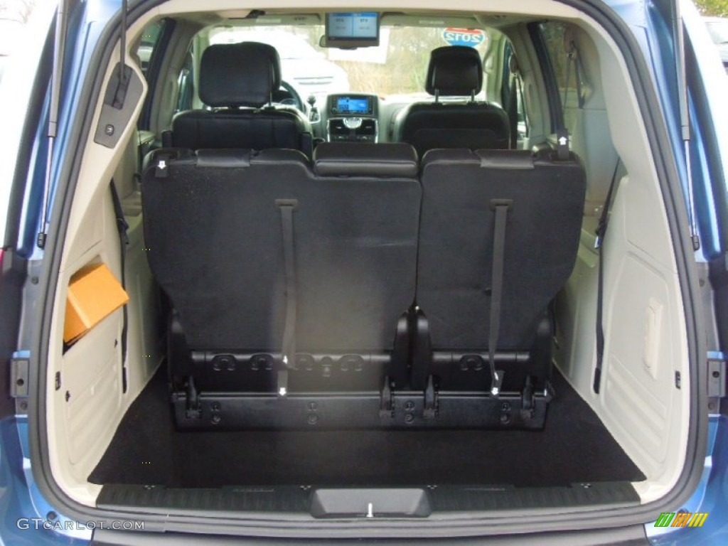 2012 Chrysler Town & Country Touring - L Trunk Photos