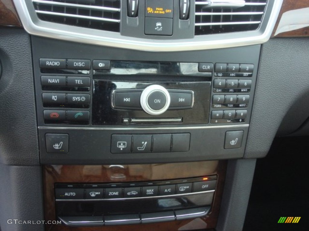 2010 Mercedes-Benz E 350 Sedan Controls Photo #77821317