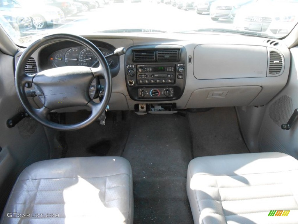 2000 Ford Explorer XL 4x4 Medium Graphite Dashboard Photo #77824000
