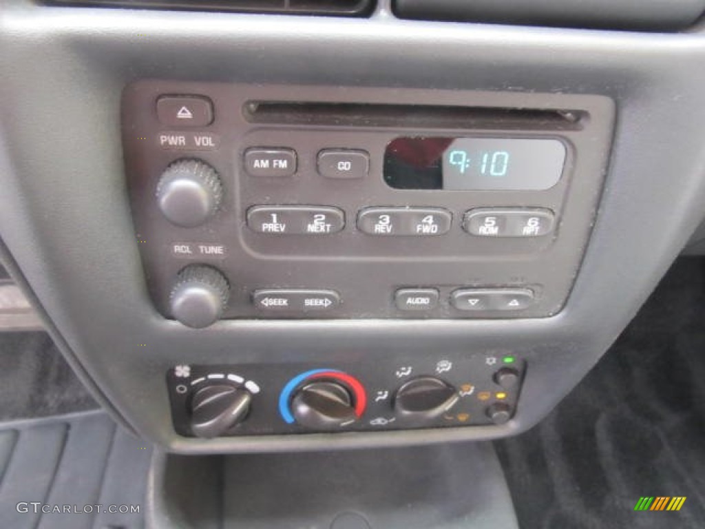 2004 Chevrolet Cavalier Coupe Controls Photo #77825169