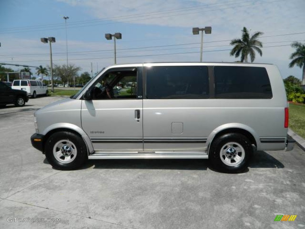 1998 Safari SLE Passenger Van - Silver Mist Metallic / Red photo #6
