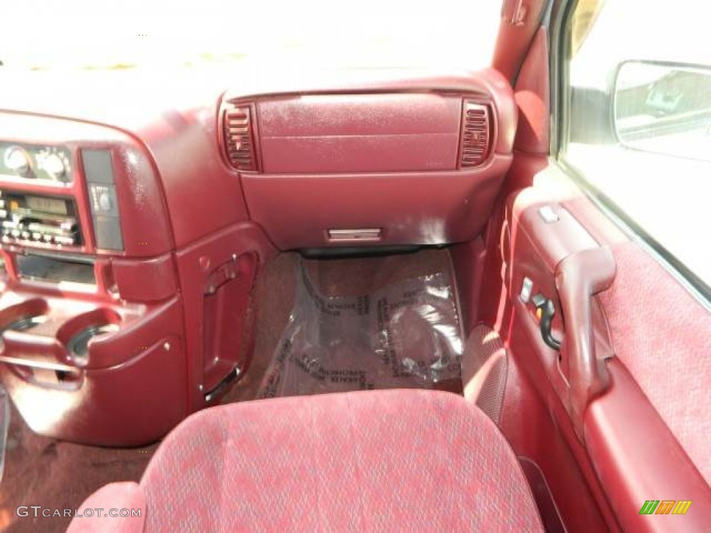 1998 Safari SLE Passenger Van - Silver Mist Metallic / Red photo #11