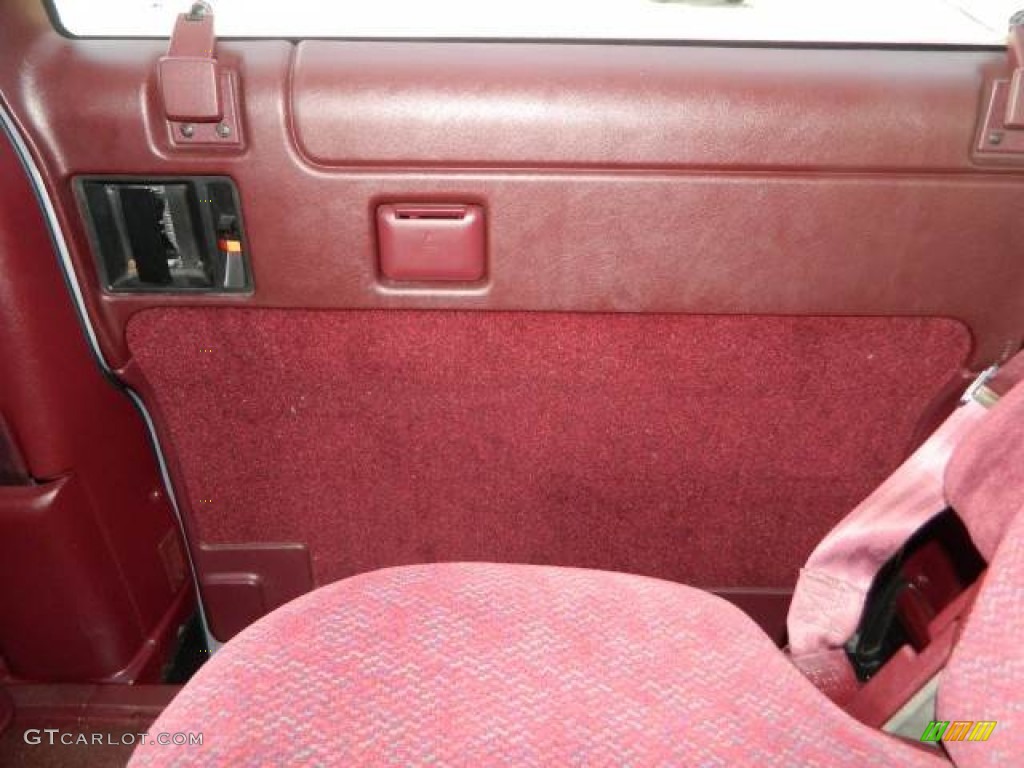 1998 Safari SLE Passenger Van - Silver Mist Metallic / Red photo #14