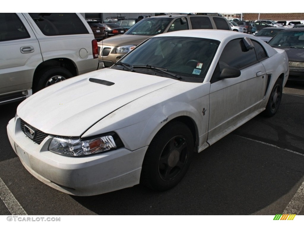 2002 Mustang V6 Coupe - Oxford White / Dark Charcoal photo #4