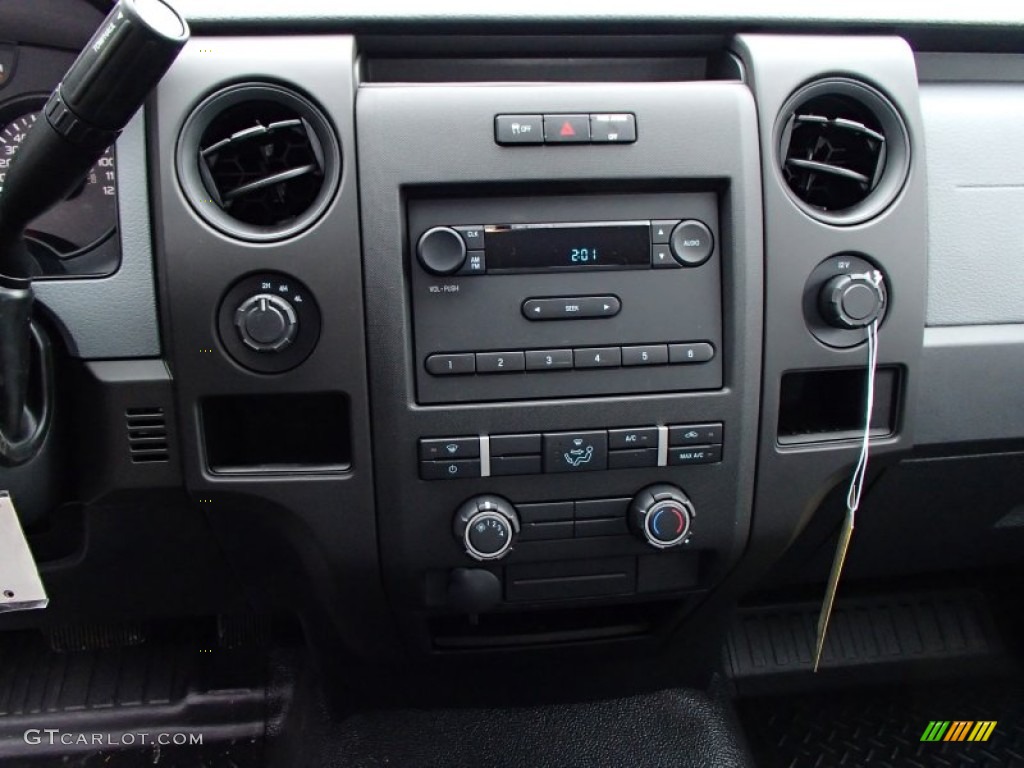 2013 Ford F150 XL Regular Cab 4x4 Controls Photo #77826066