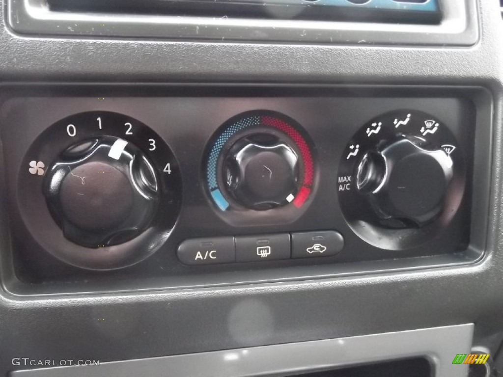 2006 Nissan Pathfinder SE 4x4 Controls Photos