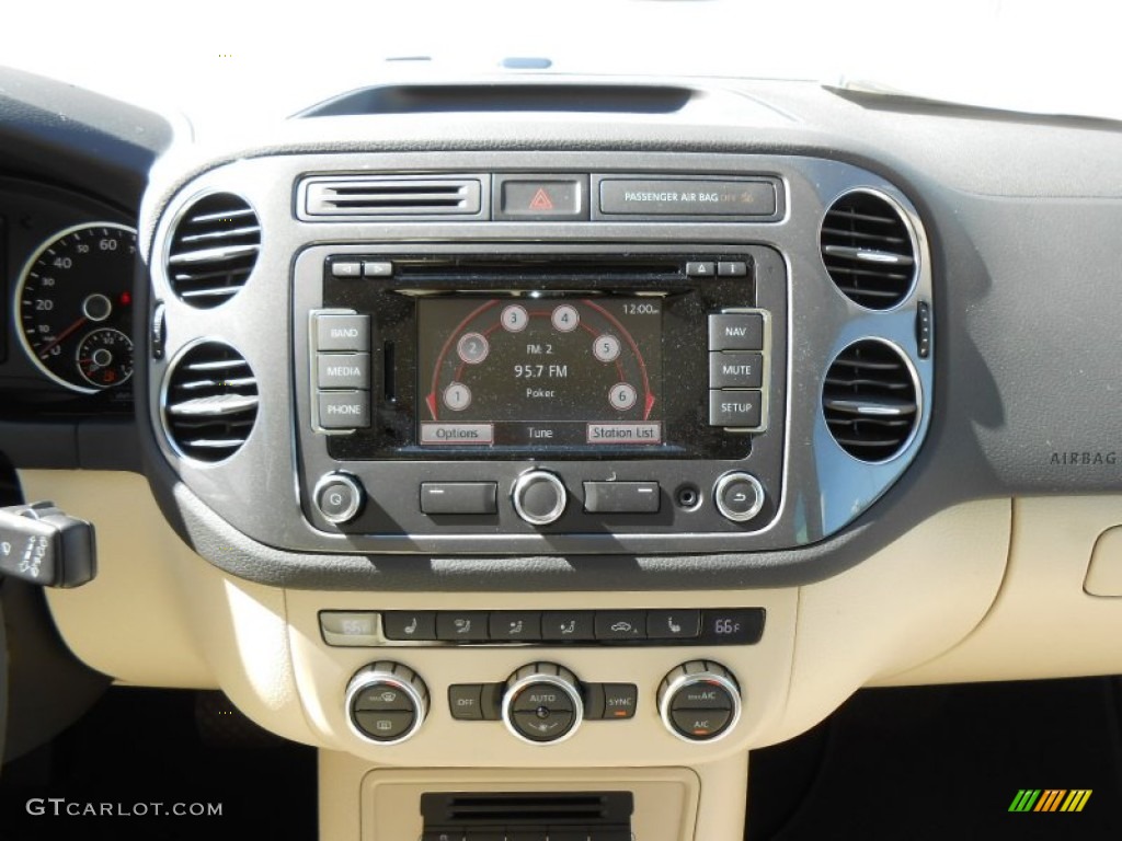 2013 Volkswagen Tiguan SEL Controls Photo #77826965